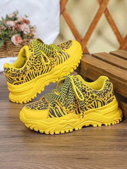 scarpi sportivi da uomo con zeppa chunky e stampa leopardata/zebra giallo brillante, doppia allacciatura, scarpe basse da studente per streetwear, uso quotidiano e regalo per le vacanze
