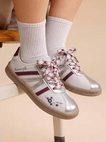 New Embroidered Bow Princess Style Kids' Sneakers, Parent-Child Matching Girls' Training Shoes, Suitable For All Seasons And Outdoor Activities - Red - View 3