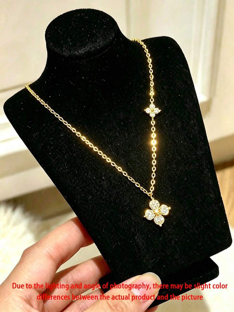 女士金色四叶草项链,奢华优雅简约风格,百搭日常佩戴,也适合万圣节、圣诞节、情人节、约会、婚礼、音乐节、派对等场合,是完美的礼物之选。 - 雙四葉花項鍊-金色 - 查看 1