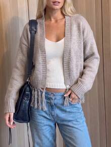 Sweater Crop Lengan Panjang Model Longgar Bahu Jatuh Model Vintage Baru Elegan Musim Gugur/Dingin dengan Bagian Depan Terbuka dan Desain Rumbai - warna oatmeal - View 6