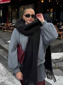 1件女款馬海毛純色百搭學院風優雅厚實保暖黑色圍巾，適合秋冬寒冷天氣與購物穿搭 - 黑色 - 查看 4