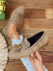 Spring/Autumn New Vintage Style Khaki Loafers For Women, Pointed Toe Low Chunky Heel With Wooden Beads And Tassel, Slip-On Shoes For Commuting, Travel And Versatile Wear - Khaki - View 1
