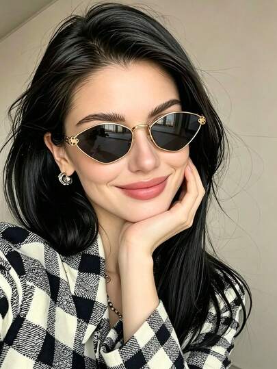 1pc Gold Rhombus Cat Eye Women's Fashion Glasses, Vintage Metal Frame With Dark Gray Lenses, Floral Niche Design Temple, Y2K Cool Style Suitable For Retro Outfits, Street Photography, Party Gatherings, Music Festivals, Beach Vacations, Store Visits, Millennium Style Looks, Travel Photos, Daily Posing And More Versatile Styles