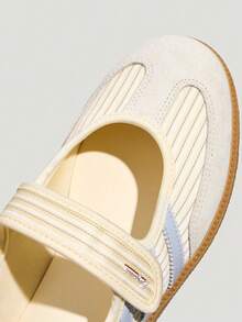 Adidas Originals Sepatu Sneakers Mary Jane Retro ORIGINALS SAMBA JANE "T-Strap" Wanita KH7834 - Aprikot - View 4