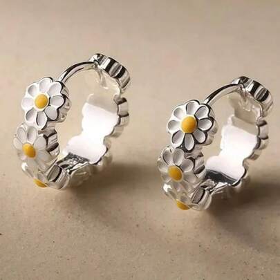1 Pair Women's Fashion Hoop Earrings, Cute Daisy Earrings, Versatile Accessory For Daily Casual, Party, Holiday Wear