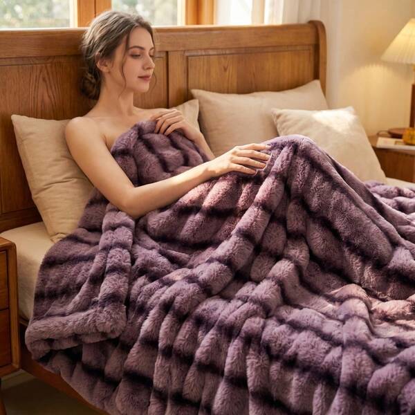 Thickened Winter Blanket 3D Textured Stripe Faux Rabbit Fur Sofa Throw, Purple Skin-Friendly Soft Faux Rabbit Fur Blanket, Suitable For Sofa, Bedroom Decor; Cloud-Like Soft Luxury Warm Blanket