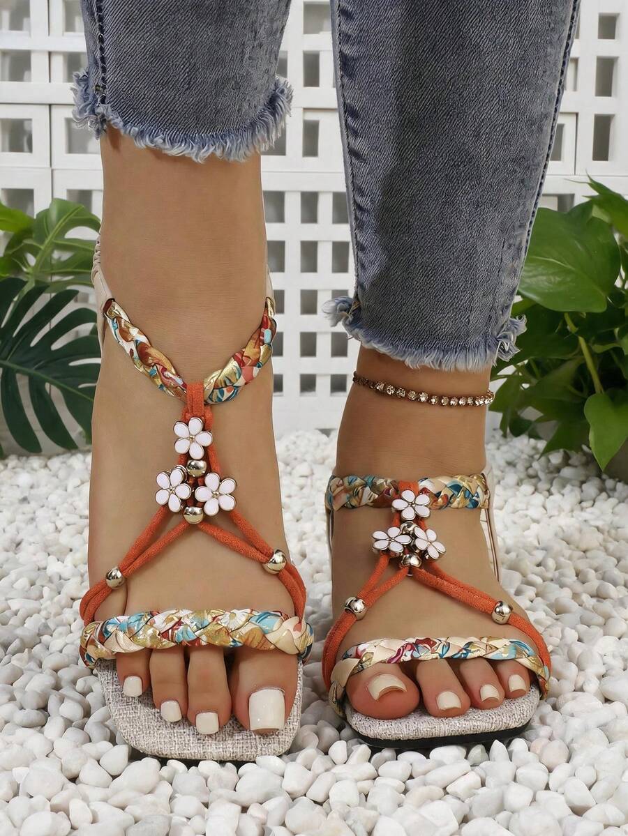 Damen Sommer Mode Boho Flache Sandalen, gewebtes Hohldesign mit Blumen- und Metallelement, geeignet für Strand, Urlaub, Dates und verschiedene Anlässe, Orange - Orange - Übersicht 1