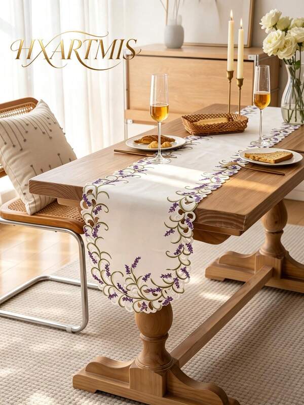 HXARTMIS 1 Stück eleganter weißer Tischläufer mit Lavendel-Stickerei, handgefertigter Tischdecke mit Hohlspitze, Vintage Landhausstil für Küche, Hochzeit, Party und Heimdekoration