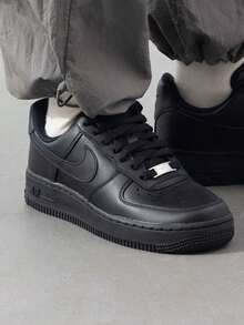 Nike Women's Sports Casual Shoes WMNS AIR FORCE 1 07 REC 26 Summer New Pure Black Low-Top Casual Sneakers DD8959-001 - Black - View 2