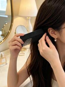 DIOR 啞光黑寬齒髮梳，壓紋 Logo 梳髮理髮梳，便攜防靜電造型梳，女性奢華美容禮品 DIOR‑GIFT‑168 - 黑色 - 查看 6
