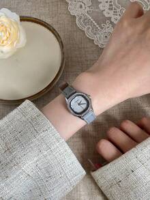 1件女款時尚高端橢圓羅馬數字全鑲鑽手錶，石英機芯，百搭時尚腕錶 - 灰色 - 查看 6
