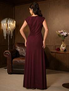 Elegant Women's Burgundy One-Shoulder Ruched Long Formal Dress, Asymmetrical Neckline And Sleeveless Design, Medium Stretch Knit Fabric - Burgundy - View 4
