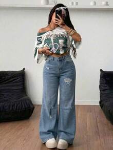 Pantalones rectos de mezclilla azul claro lavados con roturas, cintura media, elásticos y con caída elegante - Lavado ligero - Ver 6