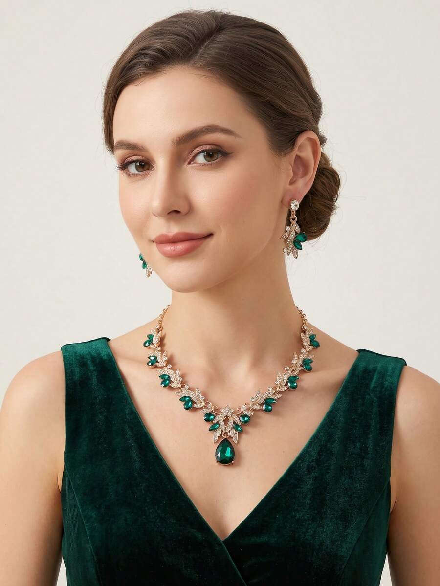 Set Perhiasan 2 Buah Kalung dan Anting Liontin Berlian Imitasi Hijau Vintage Elegan, Desain Daun Emas dan Sulur, Set Perhiasan Pesta Pernikahan dan Malam Hari