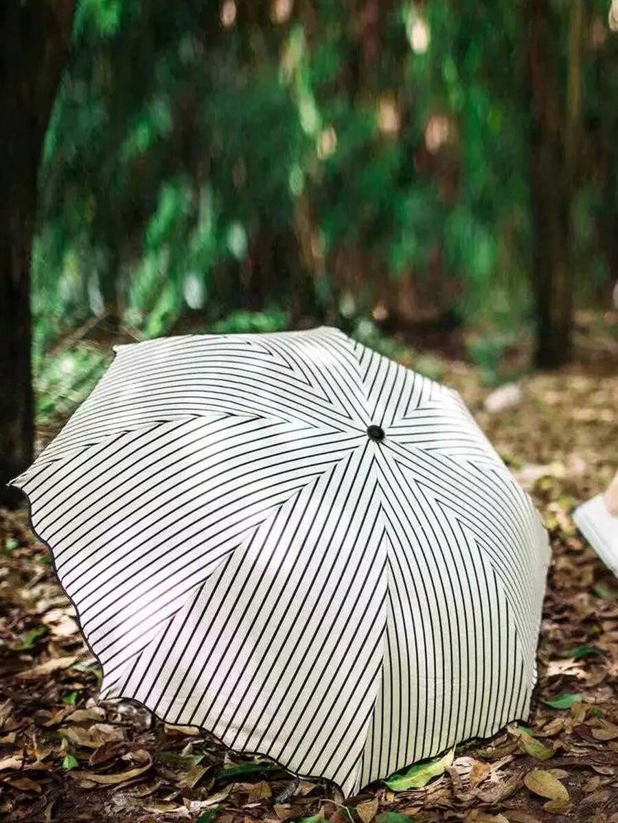 مظلة مخططة مقاومة للماء أنيقة مع تفاصيل دانتيل - إطار حديدي متين، مظلة شمسية سهلة التنظيف - متعدد الألوان - مشاهدة 1