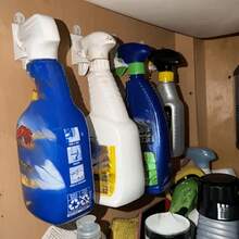 1個壁掛式噴霧瓶收納架,廚房與浴室清潔瓶多功能收納架,省空間且整潔,廚房櫥櫃收納整理,適用居家、浴室、洗衣房的省空間收納方案 - 彩色 - 查看 4