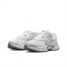 Sepatu Lari Kasual Bertali Rendah Nike V5 RNR yang Bergaya dan Nyaman untuk Wanita, Putih - Putih - View 3