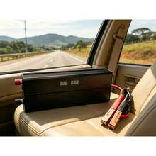 Inversor de tensão automotivo 800W potência de pico 1600W conversor 12V para 110V onda senoidal corrigida com display digital tomada padrão brasileiro duas portas USB QC3.0 para carro acampamento energia solar e uso emergencial W - A - Visão 1