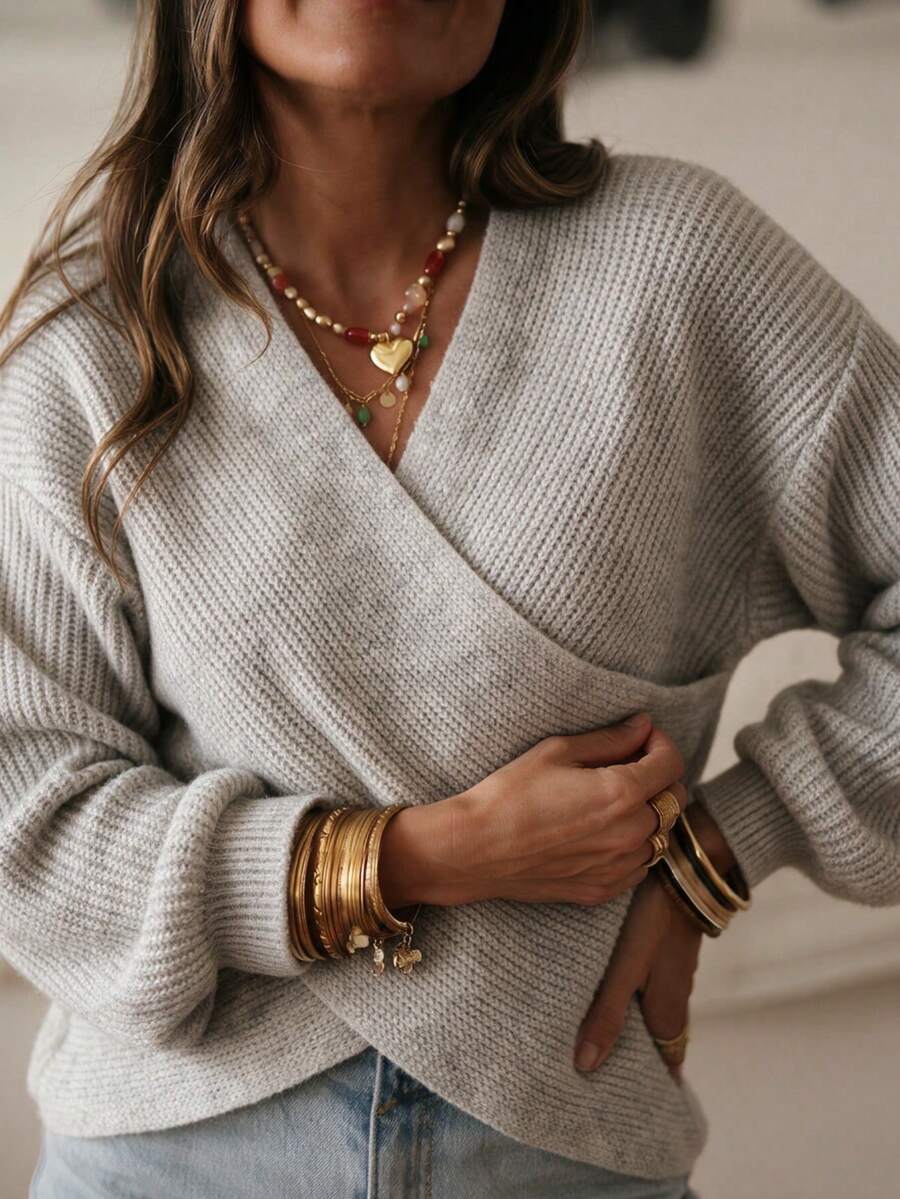 Suéter Feminino Vintage com Decote em V Envolvente, Malha Grossa, Ombro Caído, Manga Lanterna, Cintura Slim Fit, Pulôver Cropped, Top Casual Suave para o Outono - Bege - Visão 1