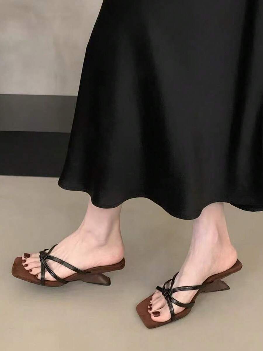 法式小眾設計女款包頭一腳蹬涼鞋,2026夏季新款,輕奢粗跟,優雅百搭戶外涼鞋 - 黑色 - 查看 1