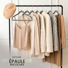 Premium Cintres en Velours (Gris, Paquet de 50) | Antidérapants | Durables | Peu encombrants | Pour chemises, vestes et robes | - couleur comme sur la photo - Voir 8