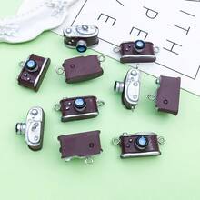 2/10pcs Gantungan Kunci Kamera Mini Vintage Resin Retro untuk Pembuatan Perhiasan DIY Gelang Kalung Anting Gantungan Kunci Tema Perjalanan - Coklat - View 3