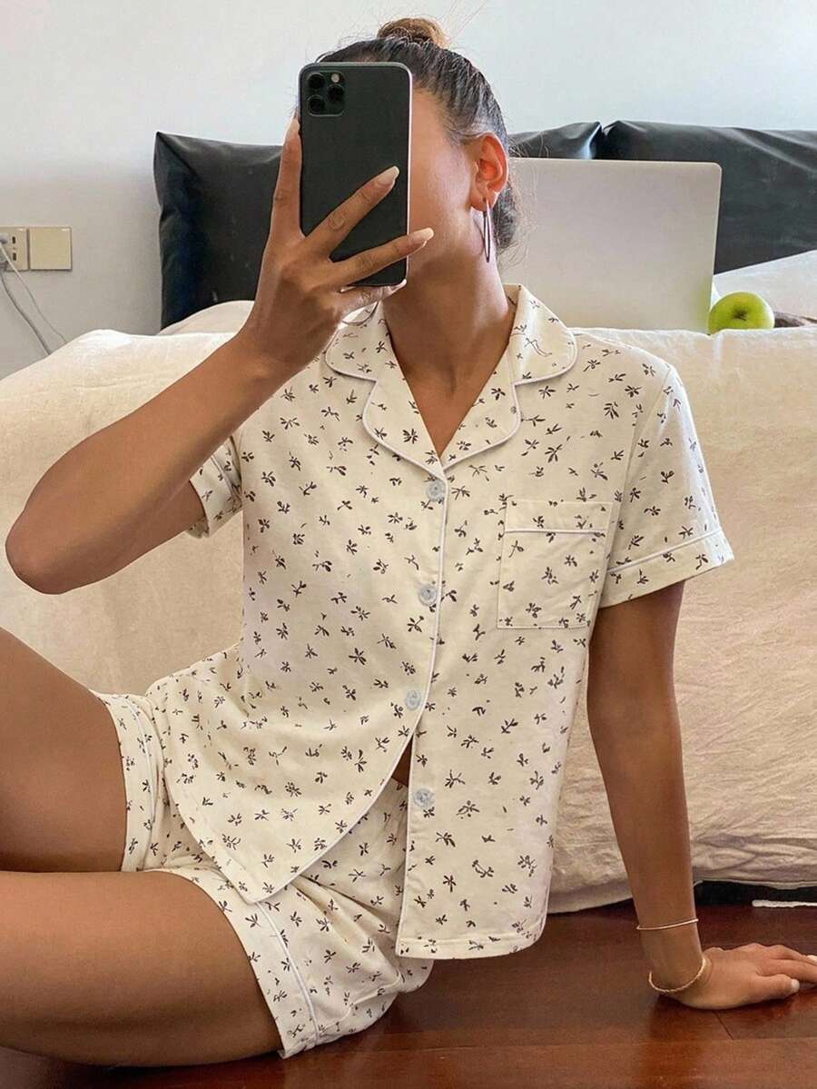 DAZY 2pcs/Set Women's Comfortable Ditsy Floral Short Sleeve Collared Top And Bow Shorts Pajama Set, Spring/Summer - Apricot - View 1