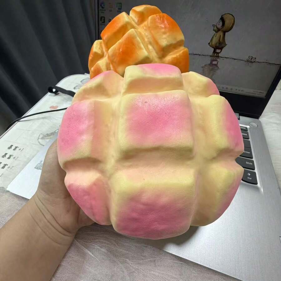 1個特大號高品質慢回彈柔軟麵包菠蘿包壓力緩解玩具惡搞裝飾獨特生日禮物 - 彩色 - 查看 1