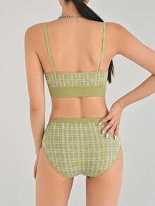 DAZY 2 Pieces Fresh Green Seamless Lingerie Set, Classic Plaid Matching Set (V-Neck Wireless Pad-Free Camisole Bra + Women's Briefs). - Green - View 5