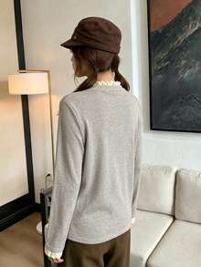 Atasan Dalaman Gaya Korea dengan Motif Kontras Warna Lembut, Hiasan Renda, Kerah Tinggi, Bergaris Elastis, Lengan Panjang, Potongan Ramping, Model Slim Fit. - Unta - View 5