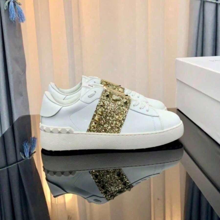 White Leather Sneakers With VL Rivets, Plus-Size Couple's Skating Shoes In Stock, Casual Platform Shoes, Lightweight Color-Block Sneakers - 閃金 - 查看 1