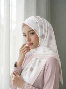 1 Buah Hijab Persegi Wanita 110cm Motif Bunga dan Renda, Hijab Persegi Modis dan Serbaguna, Mudah Dipakai, Cocok untuk Semua Musim - MultiWarna - View 5