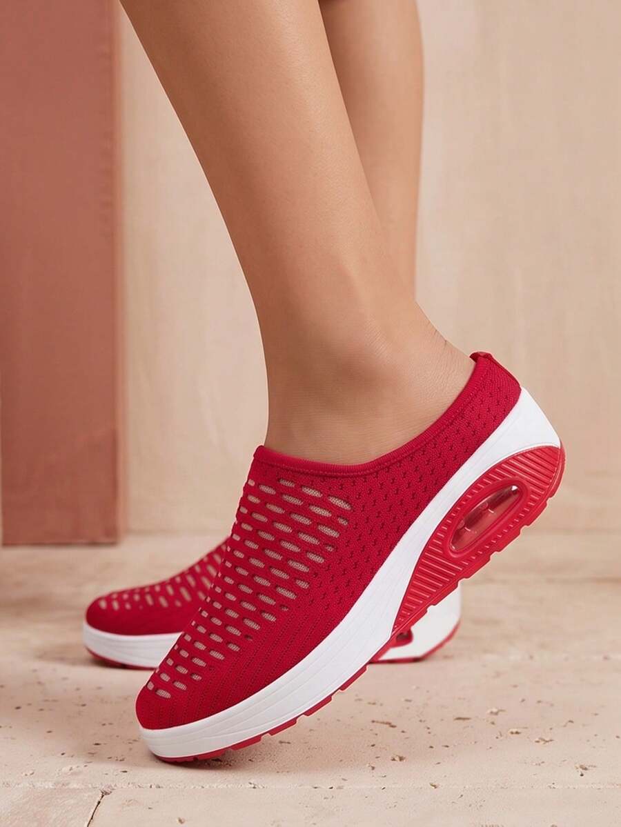 Sepatu Selop Model Mule Jala Ukuran Besar untuk Wanita, Sepatu Kasual Bernapas dengan Sol Lembut, Tanpa Penutup Belakang, Nyaman untuk Aktivitas Luar Ruangan - Merah - View 1