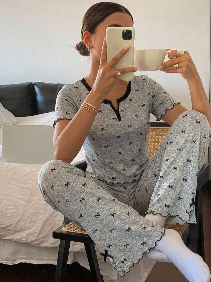 DAZY 女款睡衣套裝，蕾絲飾邊蝴蝶結印花短袖上衣與長褲，2件組夏季女裝 - 淺灰色 - 查看 1
