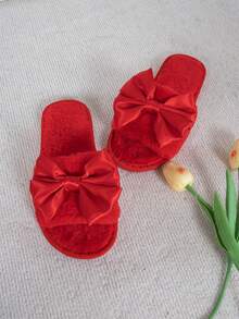 NOBLEARL 1 Pasang Sandal Rumah Wanita Modis Musim Gugur/Dingin Warna Merah Berbulu Lembut dengan Desain Pita Besar untuk di Rumah - Merah - View 2