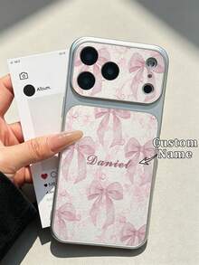 1 buah Casing Ponsel Kustom dengan Nama, Pita Merah Muda Lembut & Pola Bunga, Lapisan Logam Perak, Tekstur Kulit Leci, Jendela Besar, Lensa Pelindung Penuh, Kompatibel dengan iPhone 17ProMax/16Pro/15Pro/14 Plus/13 Pro/12 Pro Max/11/XsMax Aksesoris Ponsel - Putih - View 7