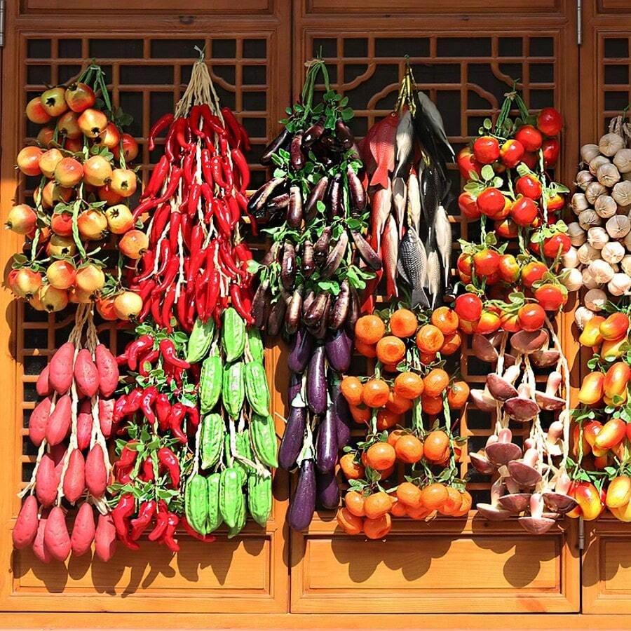 1 String, Artificial Vegetable Hanging Decoration, Realistic Fruit String, Vegetable String, Realistic Garlic Slices And Chili Pepper Slices, Strung With Jute Rope, Durable PS Plastic Farmhouse Halloween Decoration, Traditional Home Outdoor Holiday Ornament (Multiple Varieties Available) - Multicolor - View 1