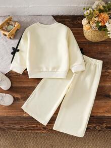 2pcs Baby Girls Autumn Handwritten Letter Bow Print Long Sleeve Sweatshirt Set, Contrast Color Webbing 3D Bow Decor Elastic Wide Leg Pants, Champagne Street Style Fashion Cute Children Spring Fashion Outfit - Champagne - View 2