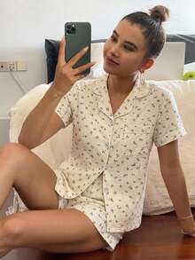 DAZY 2pcs/Set Women's Comfortable Ditsy Floral Short Sleeve Collared Top And Bow Shorts Pajama Set, Spring/Summer - Apricot - View 3