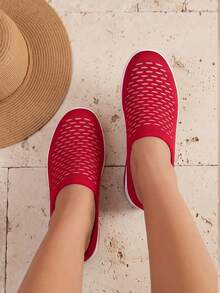 Sepatu Selop Model Mule Jala Ukuran Besar untuk Wanita, Sepatu Kasual Bernapas dengan Sol Lembut, Tanpa Penutup Belakang, Nyaman untuk Aktivitas Luar Ruangan - Merah - View 4