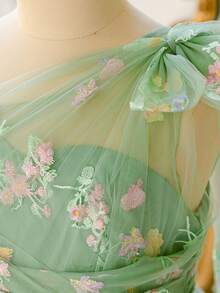 Tween Girls Asymmetrical Neckline Embroidered Floral Green Mesh Outdoor Wedding Flower Girl Dress Suitable For Prom Graduation Season, Fabric Floral Pattern Randomly Cut, Headband Not Included - Green - View 8