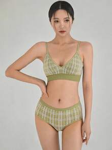 DAZY 2 Pieces Fresh Green Seamless Lingerie Set, Classic Plaid Matching Set (V-Neck Wireless Pad-Free Camisole Bra + Women's Briefs). - Green - View 2
