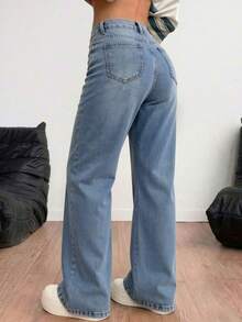 Pantalones rectos de mezclilla azul claro lavados con roturas, cintura media, elásticos y con caída elegante - Lavado ligero - Ver 5