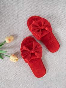 NOBLEARL 1 Pasang Sandal Rumah Wanita Modis Musim Gugur/Dingin Warna Merah Berbulu Lembut dengan Desain Pita Besar untuk di Rumah - Merah - View 3
