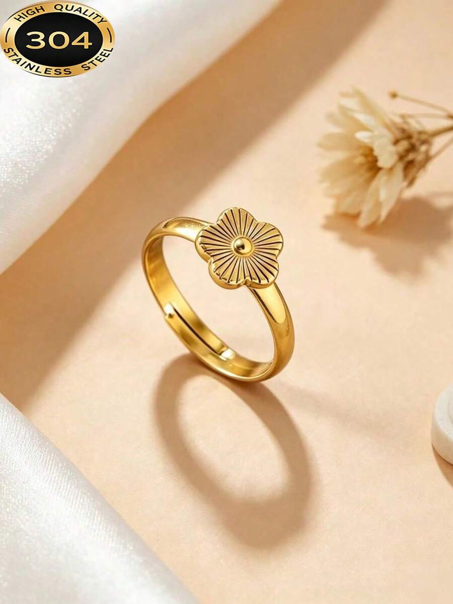 Cincin Terbuka yang Dapat Diatur dengan Desain Daun Semanggi Lima Kelopak Berlapis Emas 18K untuk Wanita, Cincin Desain Semanggi Keberuntungan dengan Tekstur Minimalis yang Memancar, Hadiah Cincin Personalisasi yang Modis