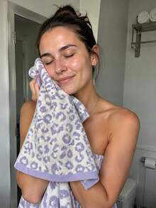 1pc/3pcs-Multi-Color Leopard Print Towel, Soft Absorbent Cotton Towel, Fashionable Leopard Pattern Face Towel, Quick Dry And Lint-Free, Home Bathroom Bath Towel, Vacation Swimming Sports Multi-Purpose Towel - Multicolor - View 2