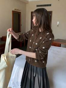 韓式波點圓領針織開襟外套女款 秋冬寬鬆版型 百搭柔軟舒適慵懶毛衣外套 - 咖色 - 查看 2