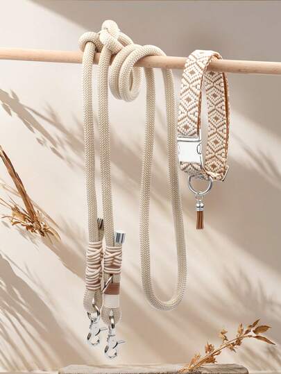 1 pièce Ensemble de collier et de laisse de style bohème pour chiens de petite, moyenne et grande taille, collier ajustable doux, corde de traction multifonctionnelle, laisse de course croisée, design à anneau en D et à franges, anti-étranglement, anti-évasion, confortable pour la promenade de chien en extérieur, collier et laisse pour animaux de compagnie