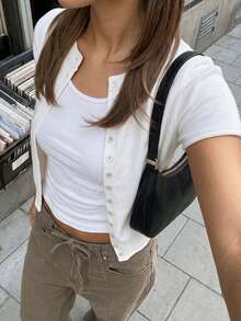 女款新款亮紅色短袖圓領單排扣修身針織毛衣 - 米白 - 查看 6