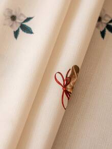 MineLain 1pc Merry Christmas Rectangular Tablecloth, Cream Color, Dining Table Cloth, Christmas Bells And Red Flowers, Poinsettia, Dining Table, Coffee Table Cloth, Home Decor, Holiday Party Tablecloth, Suitable For Home Kitchen Dining Room, Dinner, Gathering, Party, Birthday, Holiday, New Year Theme Event Decoration, Christmas Decoration, Winter Decoration - Multicolor - View 3